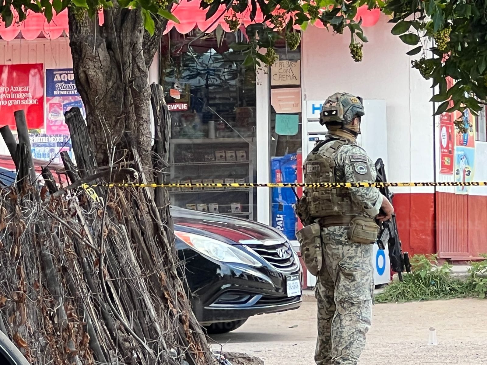 Ejecutan a balazos a un hombre en un abarrote de la colonia Lázaro Cárdenas de Culiacán