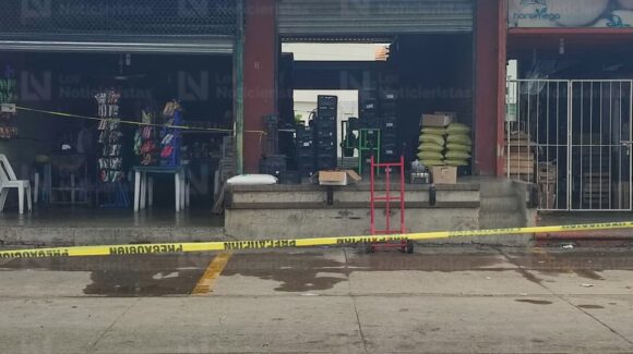 Le quitan la vida a balazos a un hombre en el interior de un local de aguacate en la Yarda de Mazatlán, Sinaloa