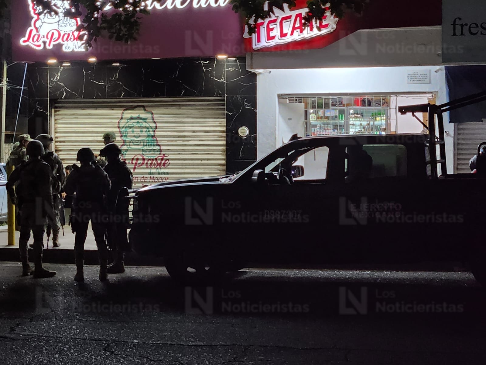 Ejecutan a balazos a dos hombres en expendio de cerveza en Infonavit Humaya, en Culiacán