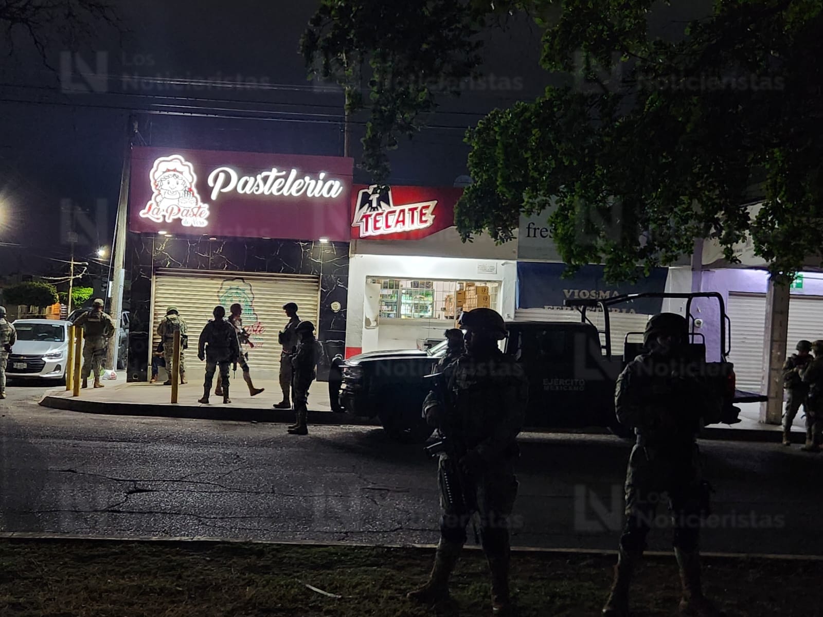 Ejecutan a balazos a dos hombres en expendio de cerveza en Infonavit Humaya, en Culiacán