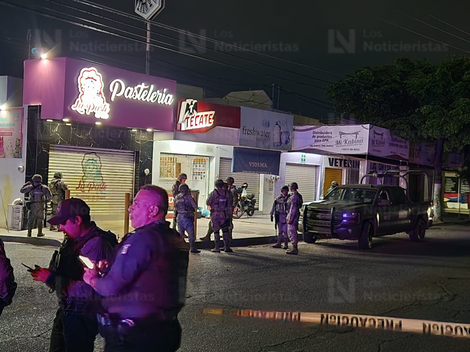 Ejecutan a balazos a dos hombres en expendio de cerveza en Infonavit Humaya, en Culiacán