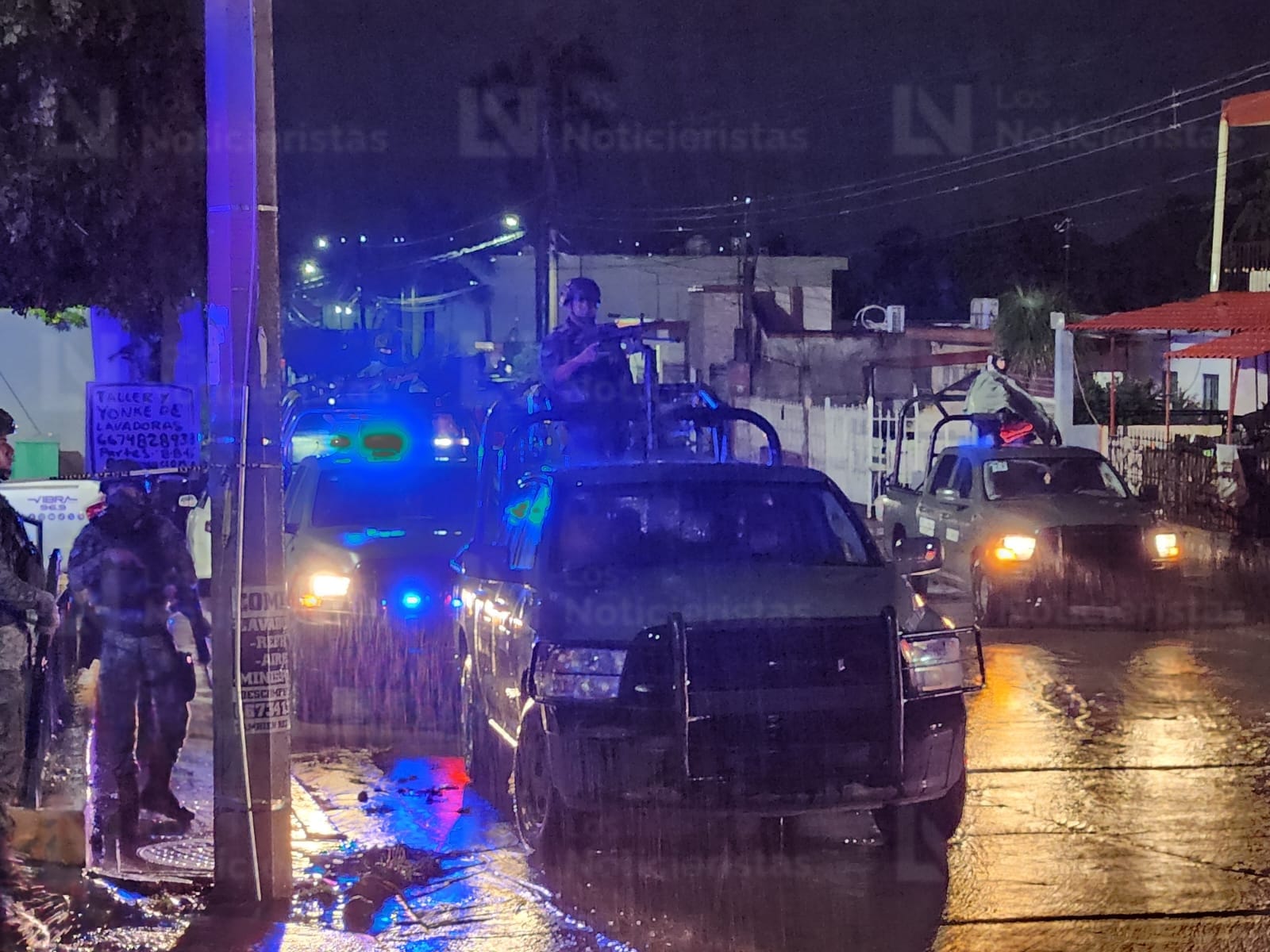Autoridades de los tres niveles de gobierno resguardan escena del crimen en Culiacán