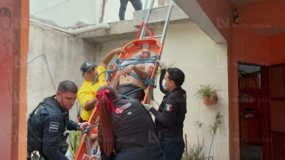 Hombre que se encontraba impermeabilizando en un domicilio en la colonia Álamos 2 sufre descarga eléctrica y resulta lesionado en Los Mochis, Sinaloa