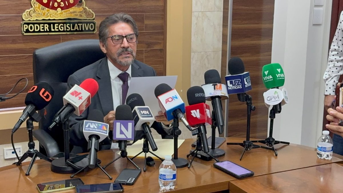 eligio lopez portillo presidente de la junta de coordinacion politica del congreso local