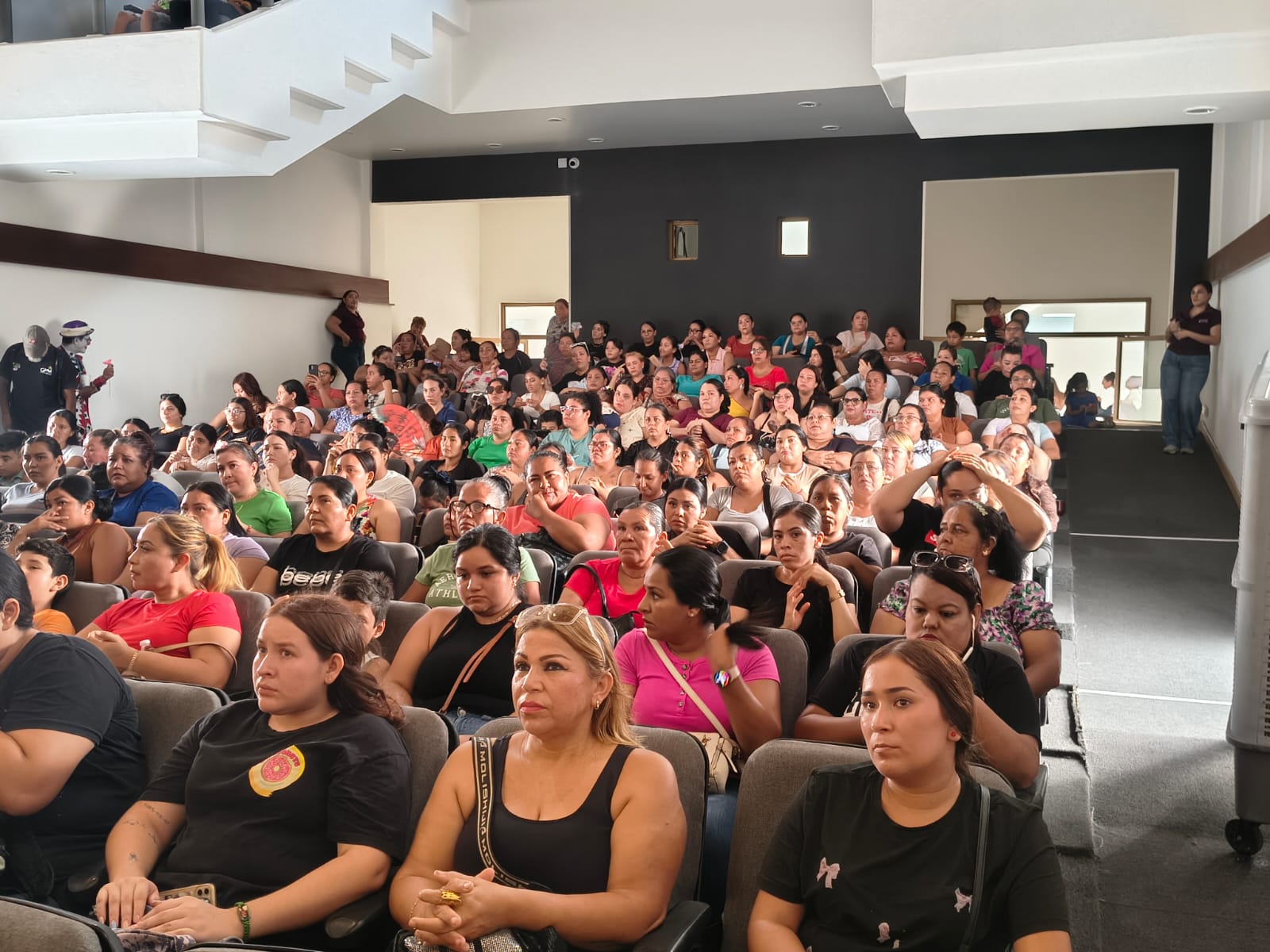 Entrega de apoyos económicos a madres solteras de Mazatlán