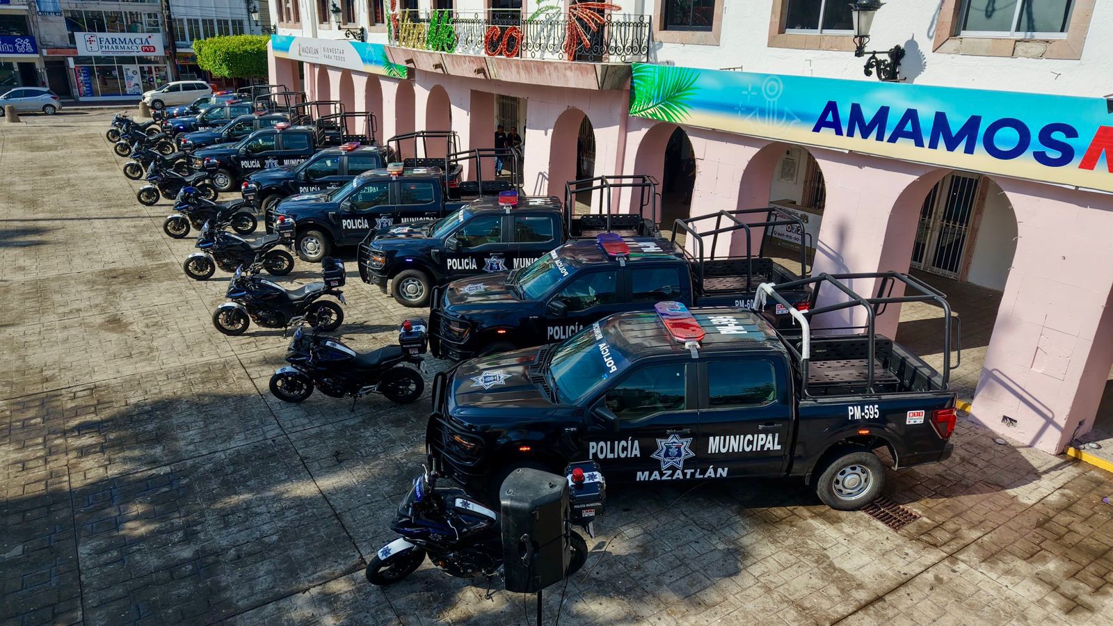 Más patrullas y motocicletas al servicio de Mazatlán