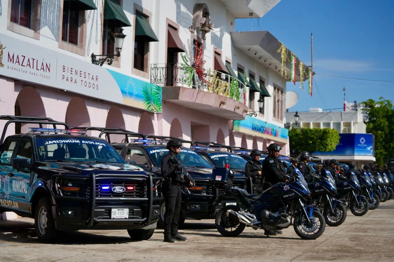 Más patrullas y motocicletas al servicio de Mazatlán