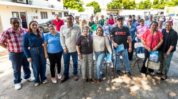 ¡A prepararse para la sequía! Entregan tinacos y cisternas subsidiados a familias de Guasave y secundaria de Palos Verdes