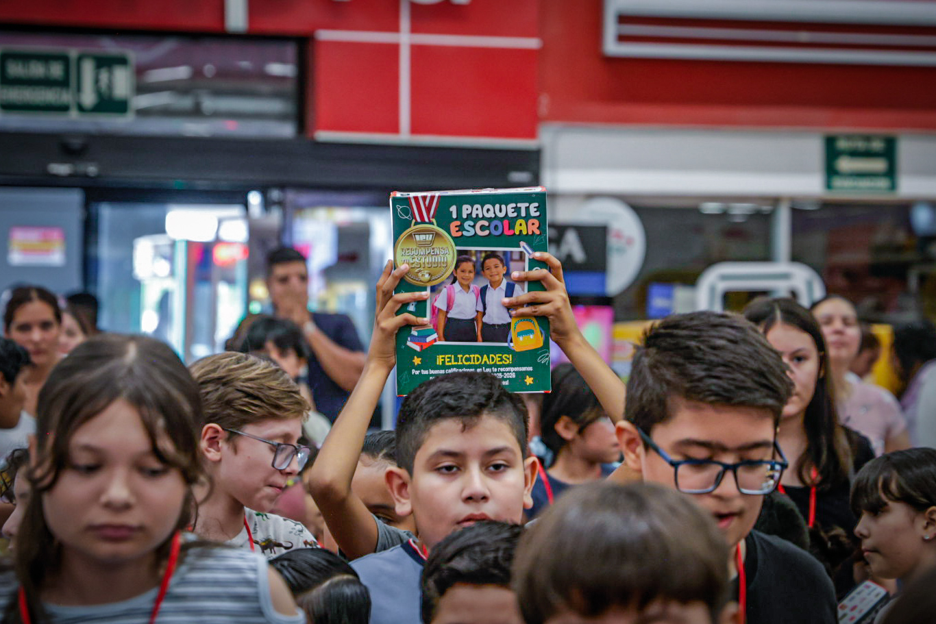Entrega de útiles escolares “Ley Recompensa tu Estudio”