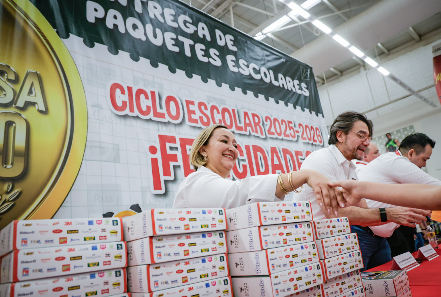 Entrega de útiles escolares “Ley Recompensa tu Estudio”