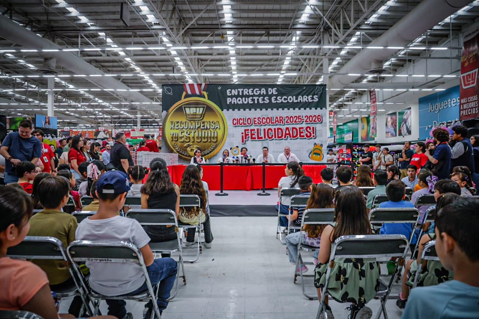 Entrega de útiles escolares “Ley Recompensa tu Estudio”