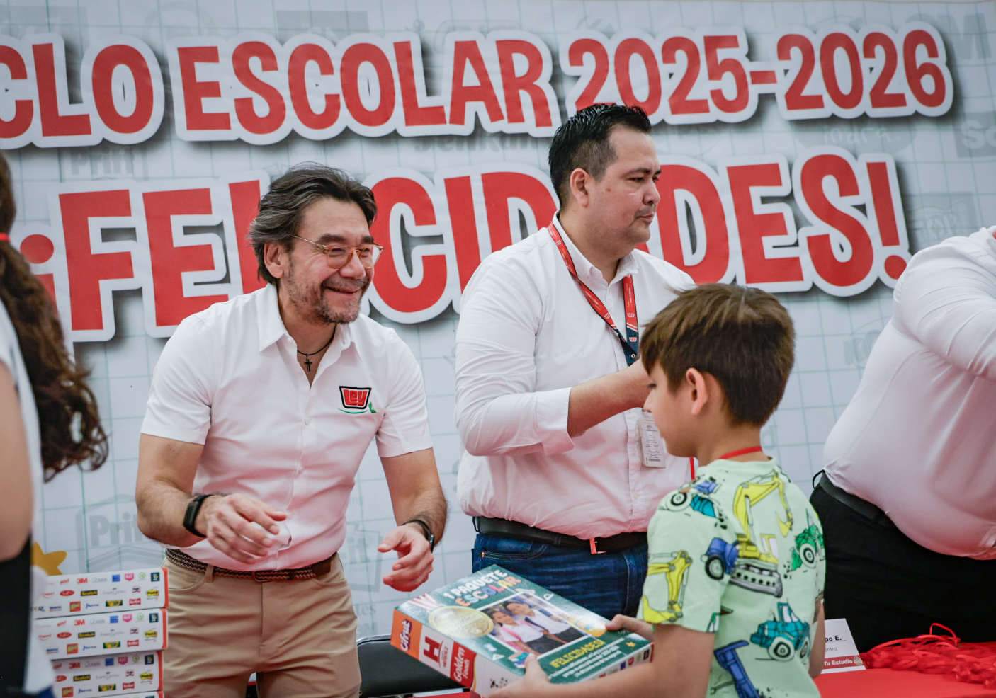 Entrega de útiles escolares “Ley Recompensa tu Estudio”
