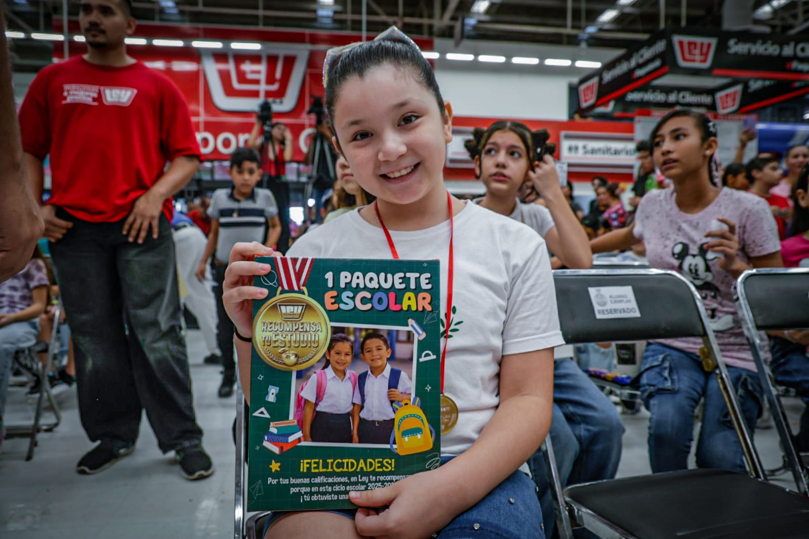 Entrega de útiles escolares “Ley Recompensa tu Estudio”