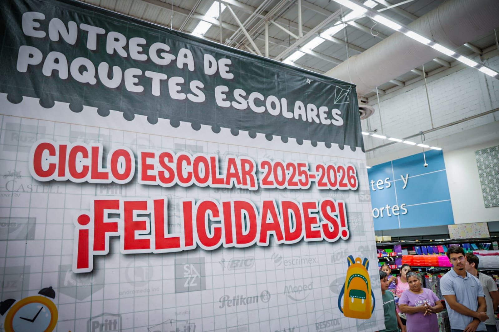 Entrega de útiles escolares “Ley Recompensa tu Estudio”