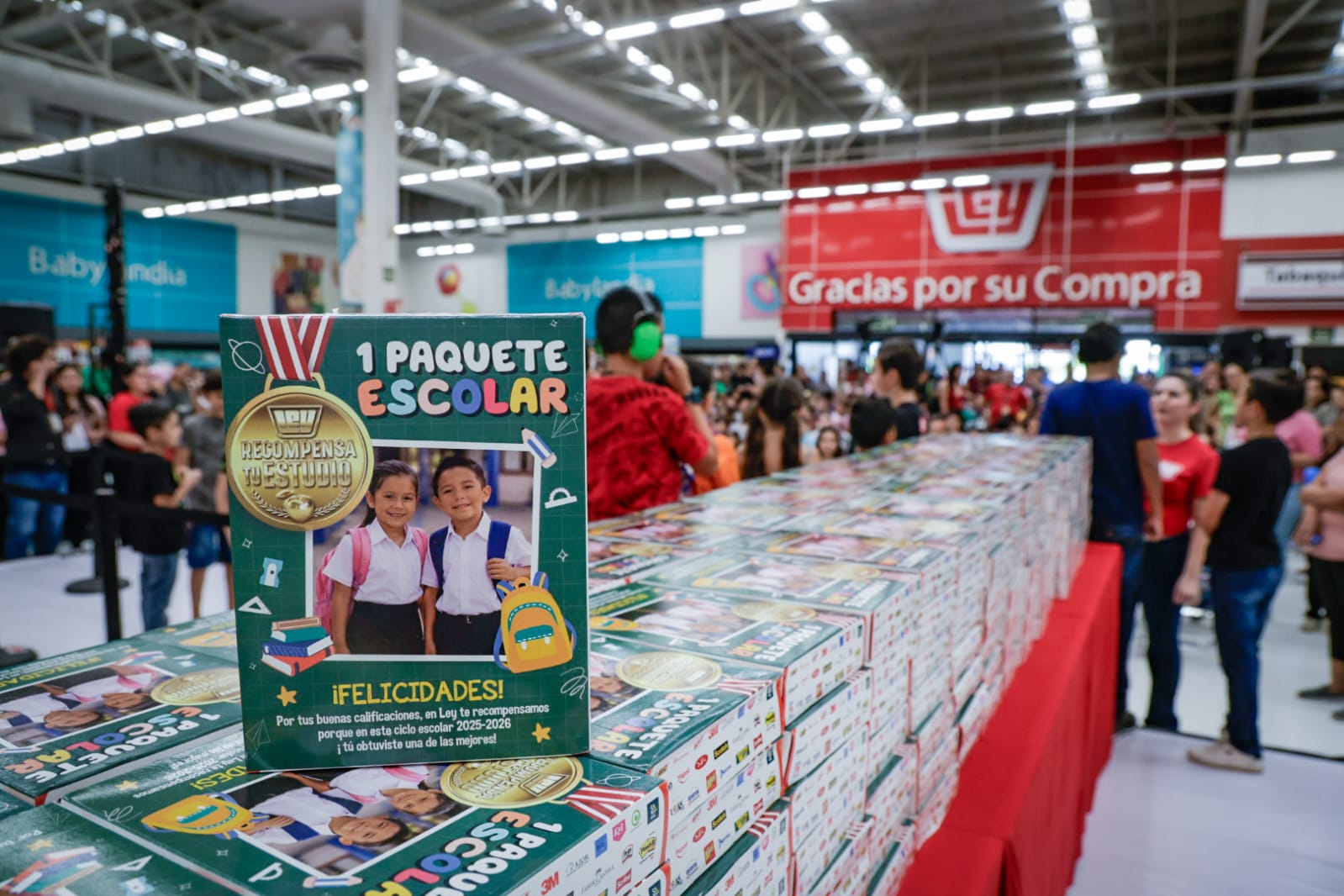 Entrega de útiles escolares “Ley Recompensa tu Estudio”