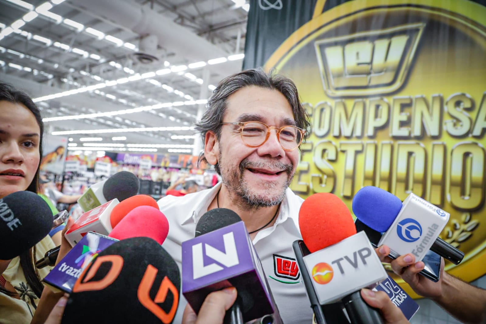 Entrega de útiles escolares “Ley Recompensa tu Estudio”