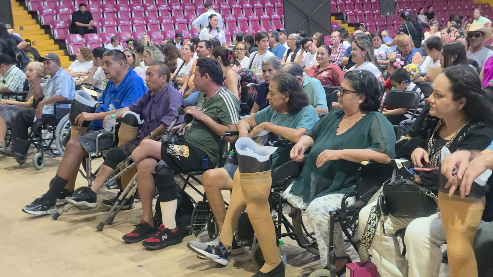 Entregan apoyos funcionales y asistenciales en Culiacán