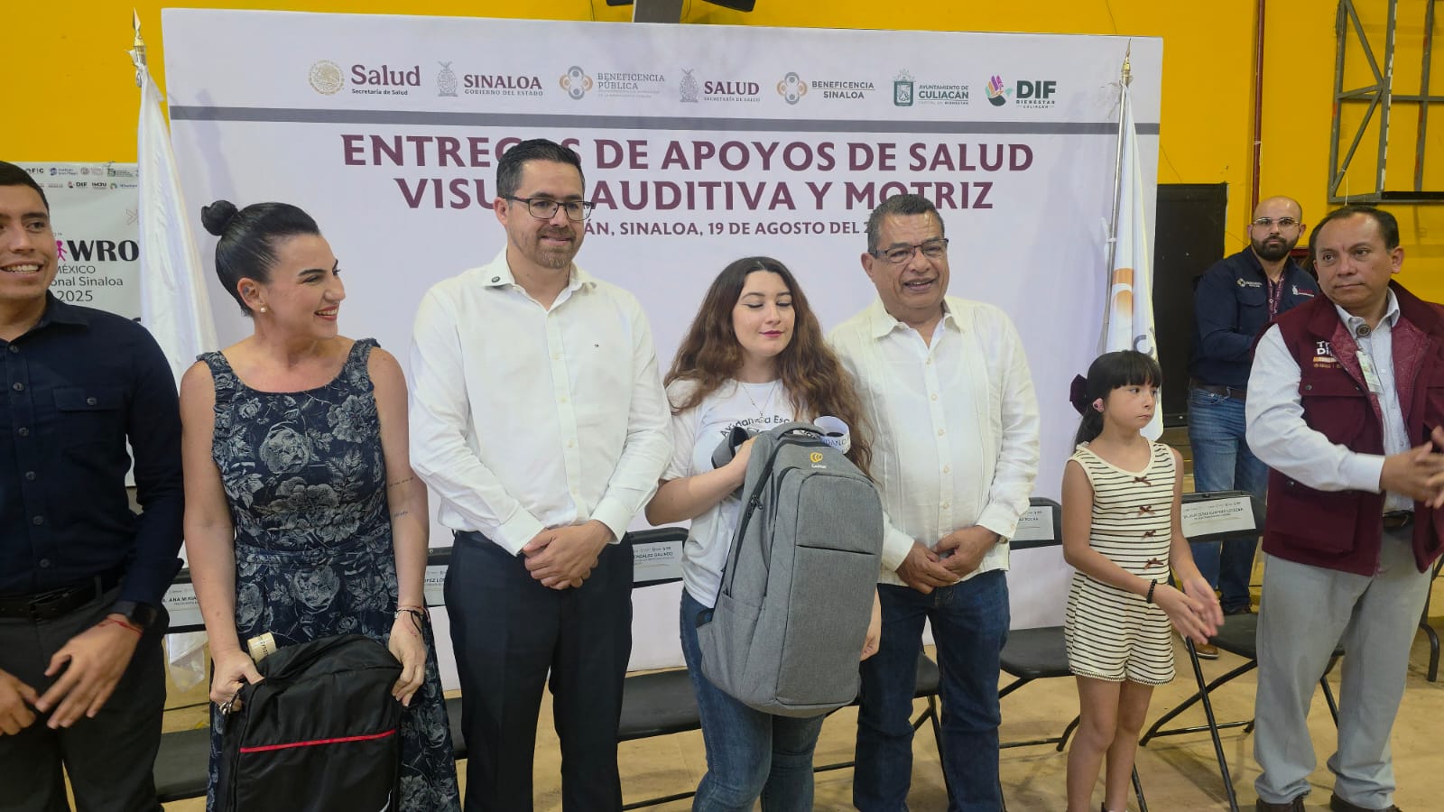 Entregan apoyos funcionales y asistenciales en Culiacán