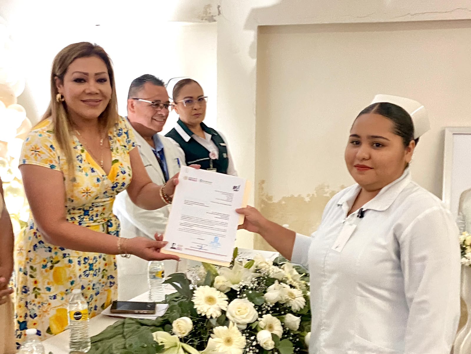 Entregan constancias a pasantes que concluyeron servicio social en Hospital IMSS Bienestar en Rosario