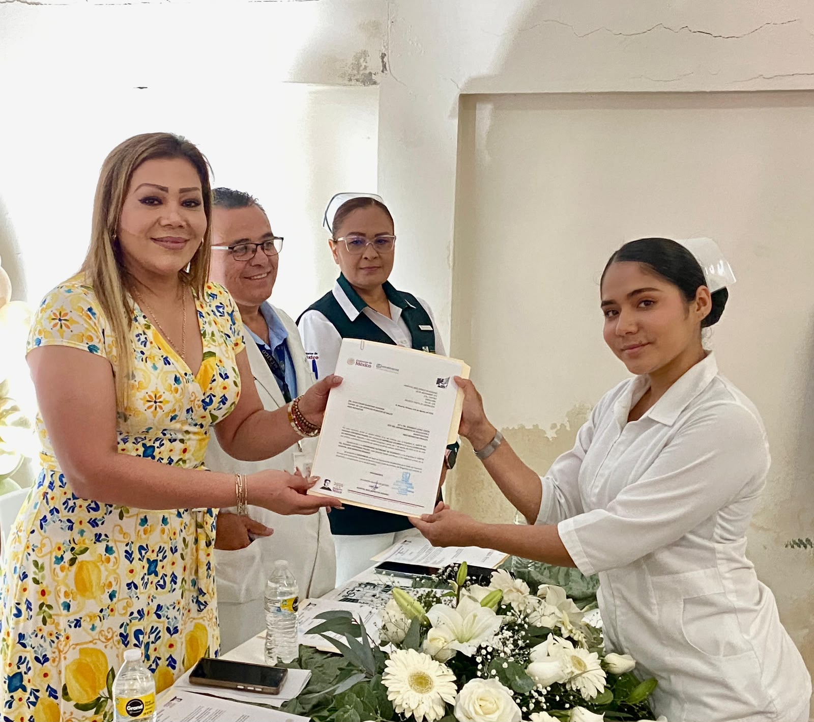 Entregan constancias a pasantes que concluyeron servicio social en Hospital IMSS Bienestar en Rosario