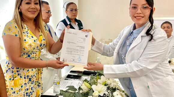 Rosario, Sinaloa reconoce a nuevos profesionales de la salud; Claudia Valdez destaca vocación y compromiso de pasantes del IMSS Bienestar