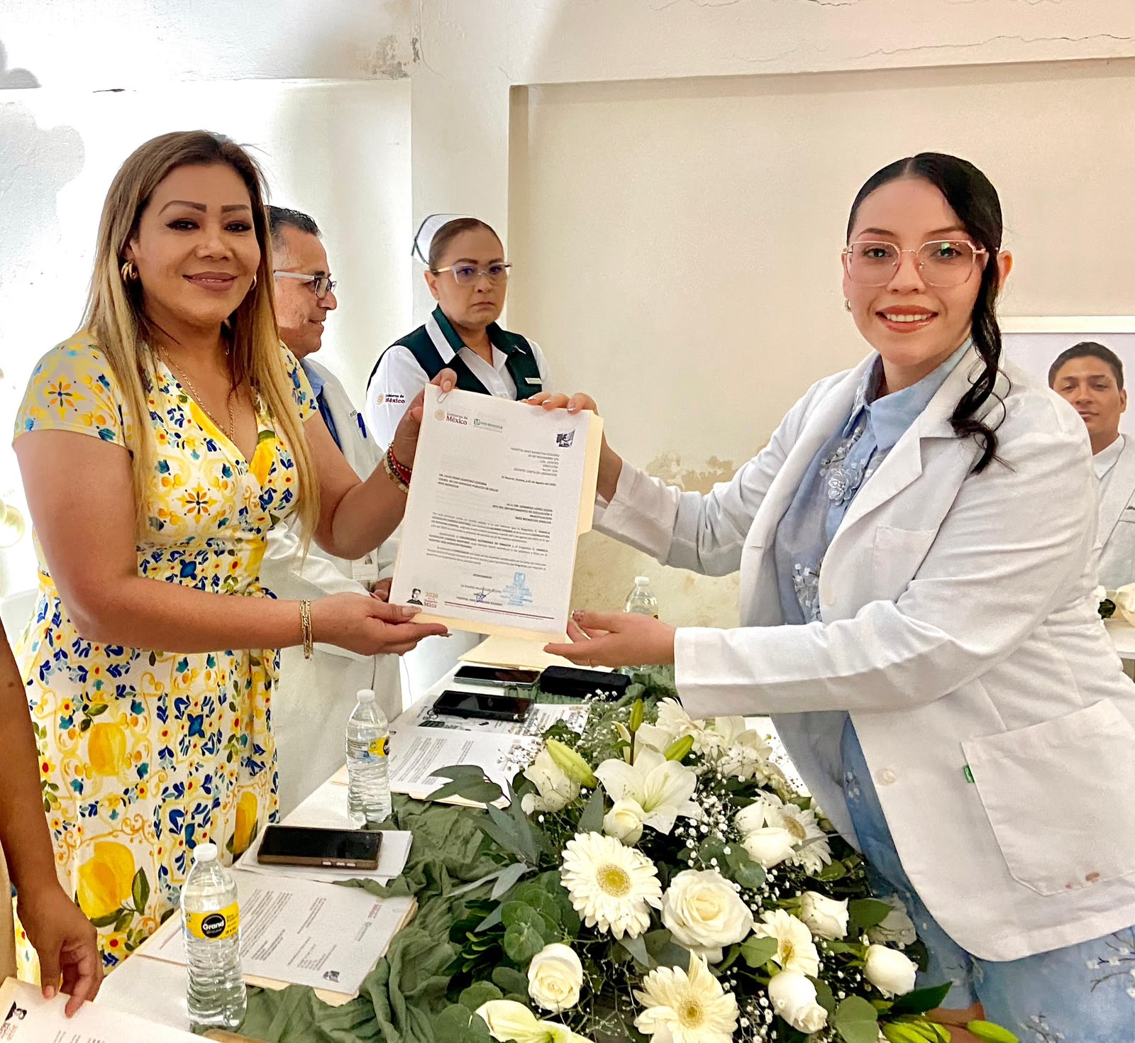 Entregan constancias a pasantes que concluyeron servicio social en Hospital IMSS Bienestar en Rosario
