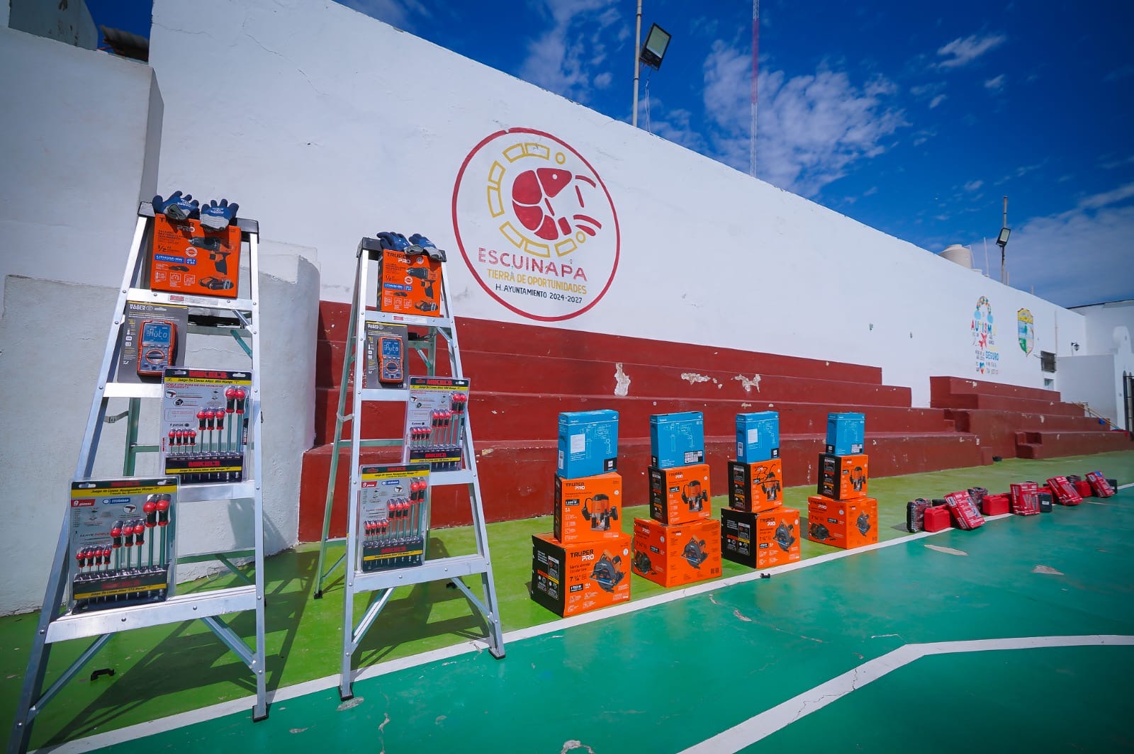 Entregan equipamiento a emprendedores de Escuinapa