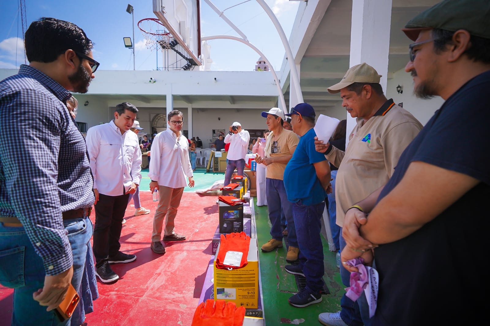 Entregan equipamiento a emprendedores de Escuinapa