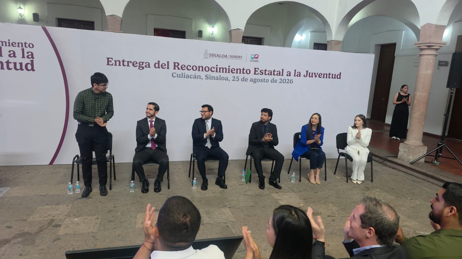 Entregan Galardón Estatal a la Juventud "Rafael Buelna Tenorio"