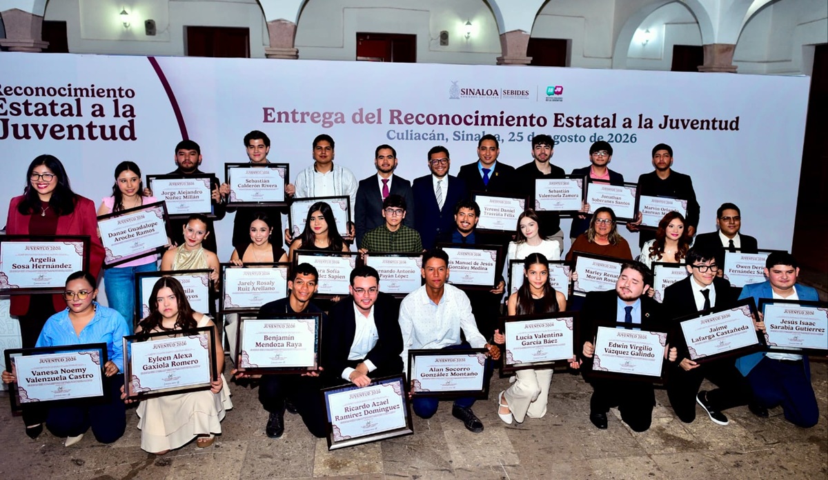 Entregan Galardón Estatal a la Juventud "Rafael Buelna Tenorio"
