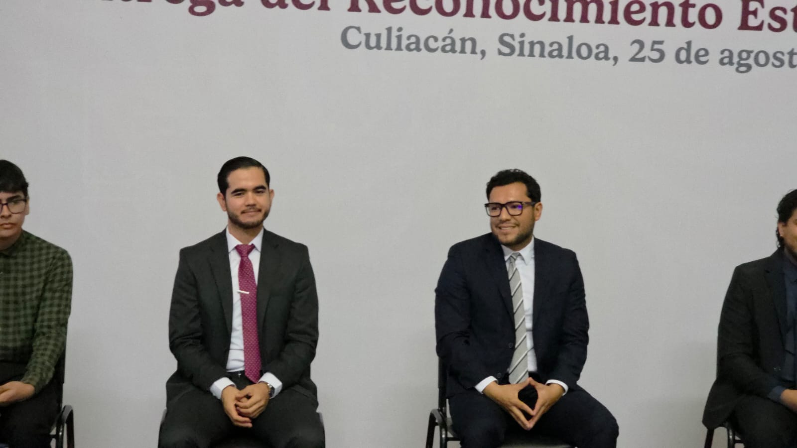 Entregan Galardón Estatal a la Juventud "Rafael Buelna Tenorio"