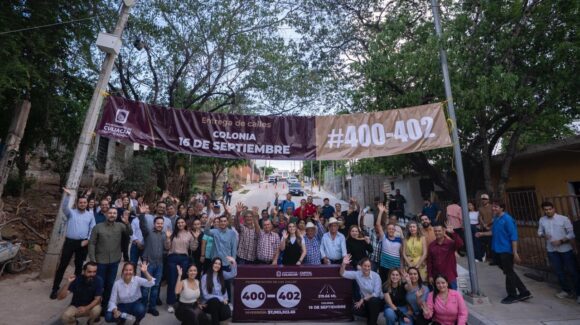 Esperaron 40 años: alcaldesa de Culiacán, Sinaloa, entrega tres calles pavimentadas en la 16 de Septiembre