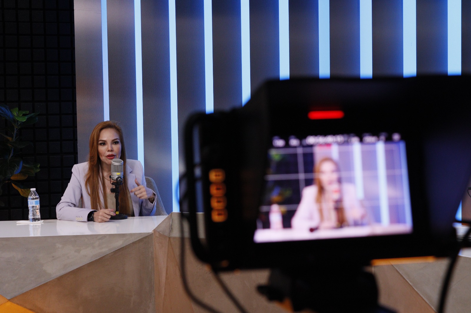 Paola Gárate con Luis Alberto en entrevista