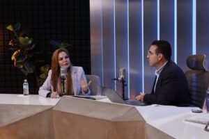 Paola Gárate con Luis Alberto en entrevista