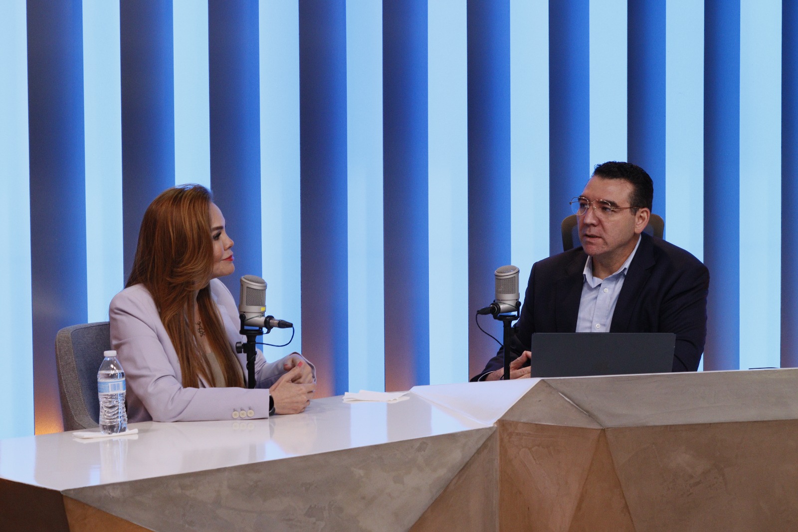 Paola Gárate con Luis Alberto en entrevista