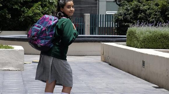 Regreso a clases: ¿Cuánto debe pesar una mochila escolar para evitar sobrecargar a los menores? IMSS te dice
