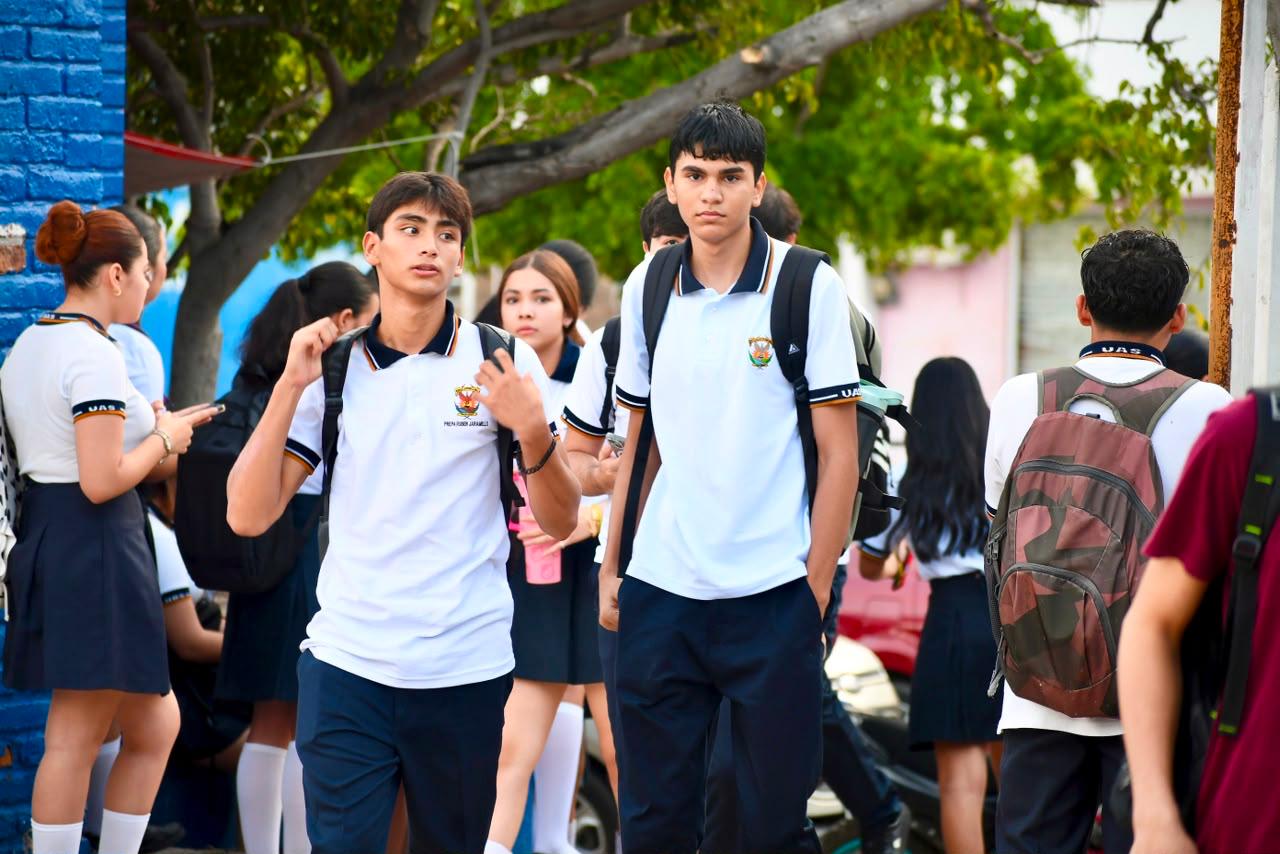 Estudiantes de la UAS en la zona sur de Sinaloa