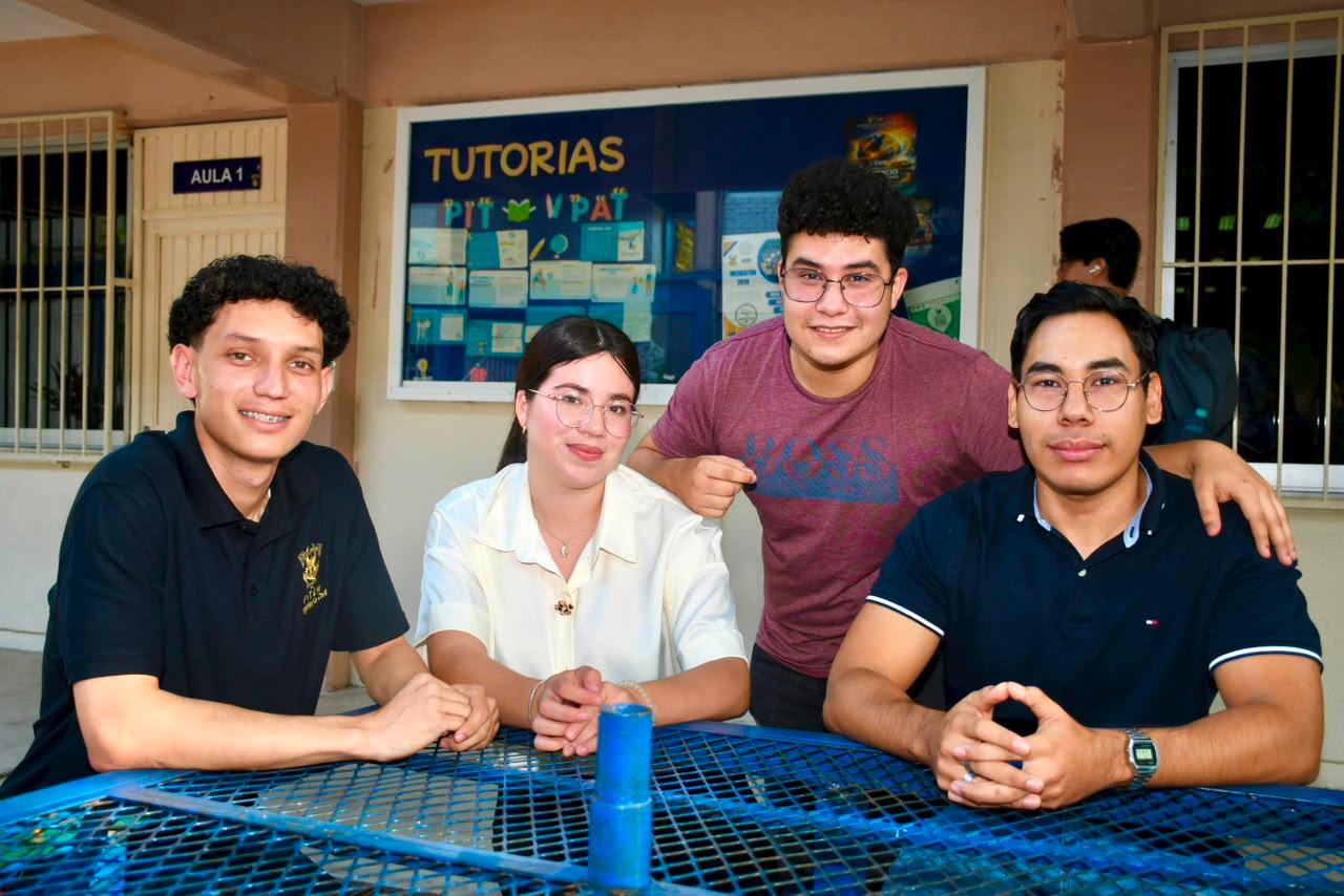 Estudiantes de la UAS en la zona sur de Sinaloa
