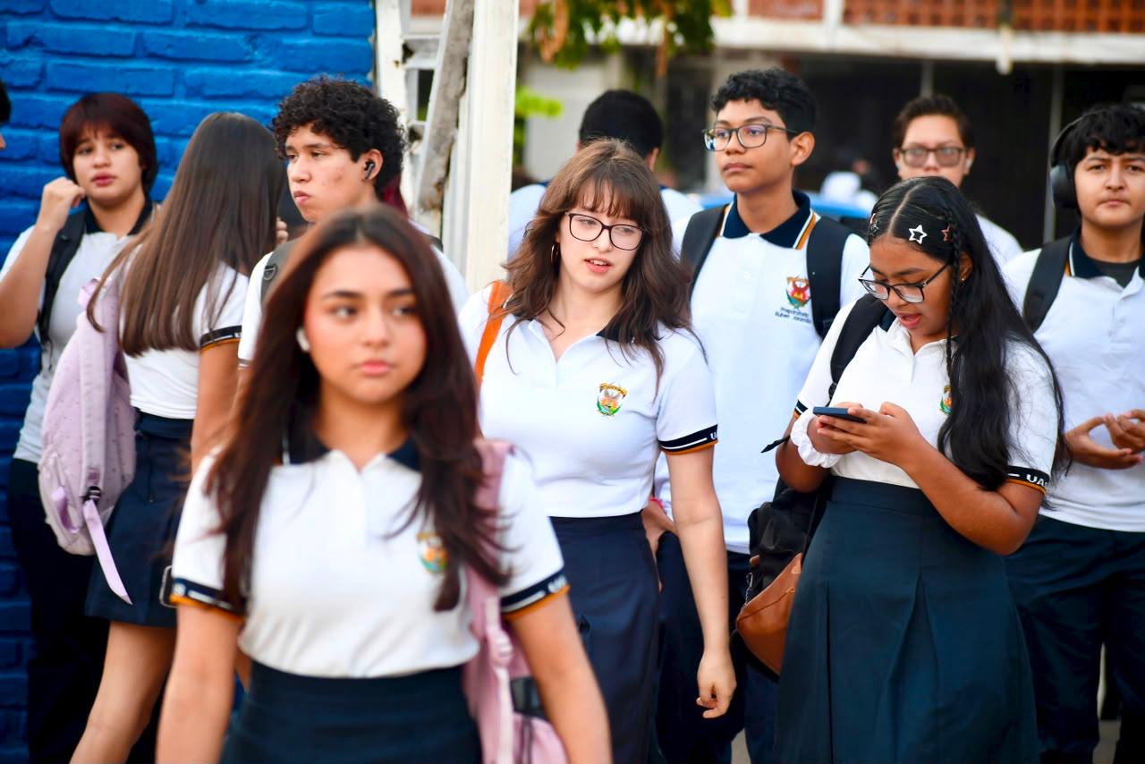 Estudiantes de la UAS en la zona sur de Sinaloa