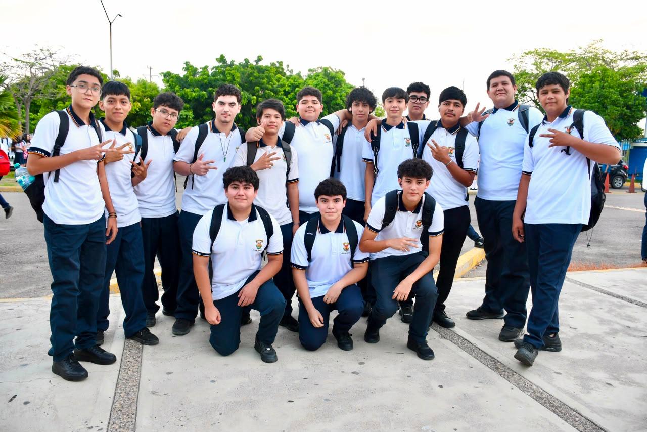 Estudiantes de la UAS en la zona sur de Sinaloa