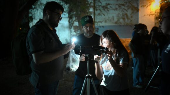Estudiantes de la UAS y sus familias tuvieron “Cita con la Luna” y apreciaron eclipse en Culiacán, Sinaloa