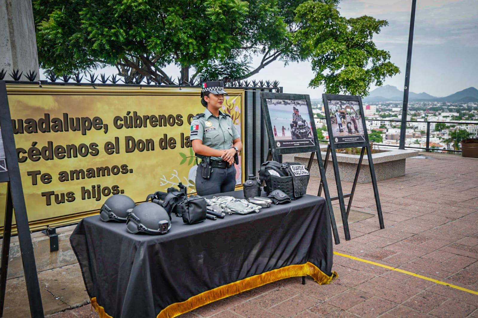 Exhibición de equipo tactico de Guardia Nacional