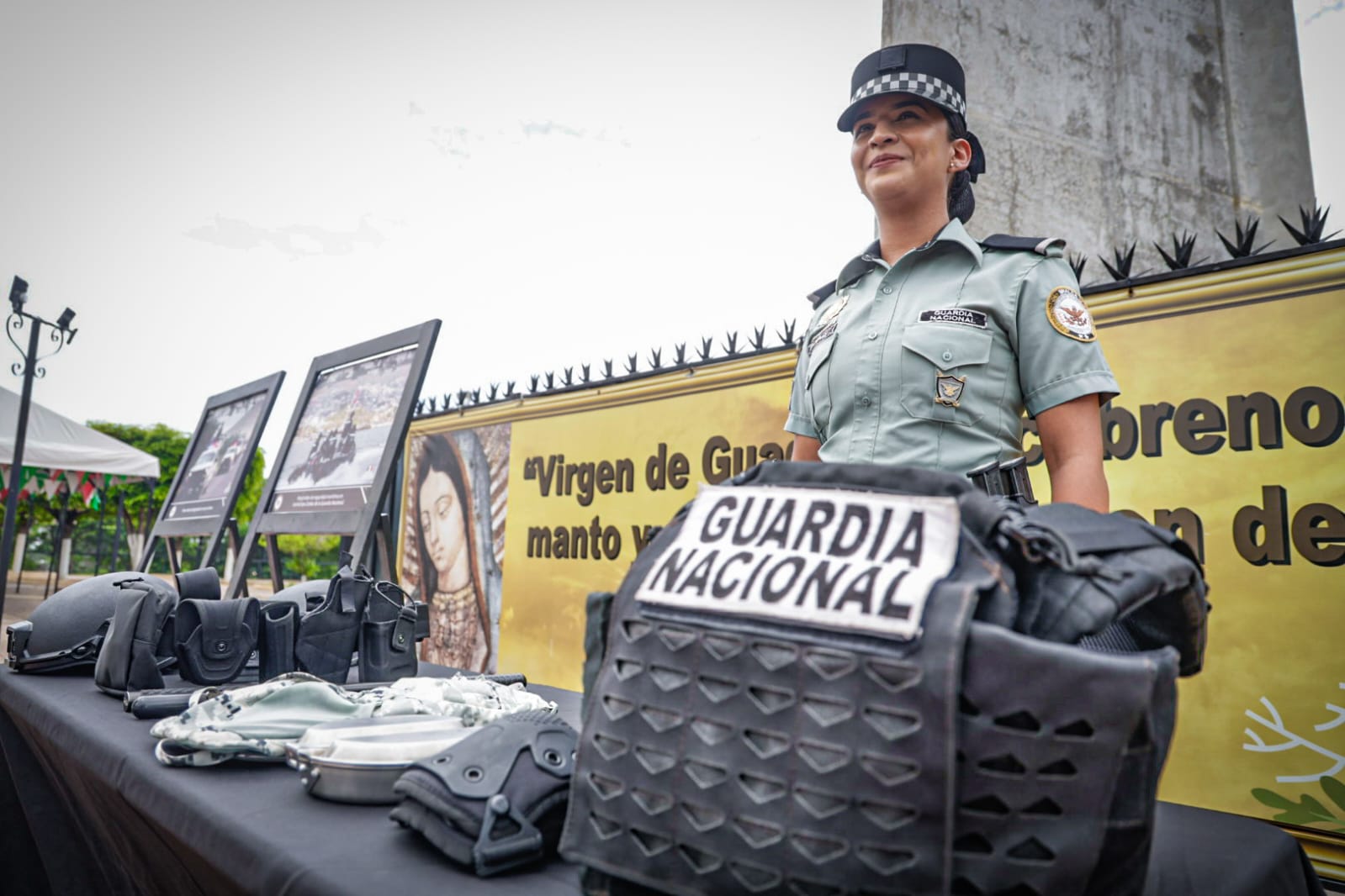 Exhibición de equipo tactico de Guardia Nacional