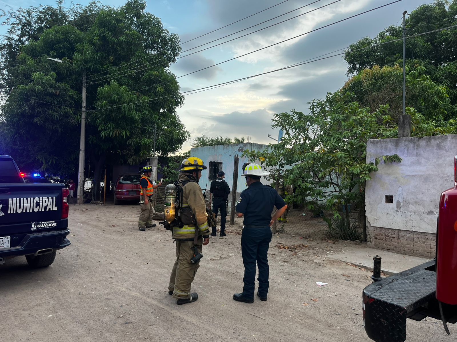 Explota tanque de gas y provoca incendio dentro de una vivienda en Guasave