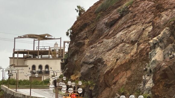 Cierran El Faro por lluvias, pero ni el aguacero frena a deportistas ¡Llegaron desde Villa Unión, en Mazatlán, Sinaloa!