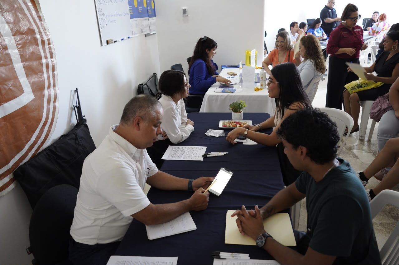 Feria de Empleo reúne a 300 buscadores de trabajo por 150 vacantes en Mazatlán