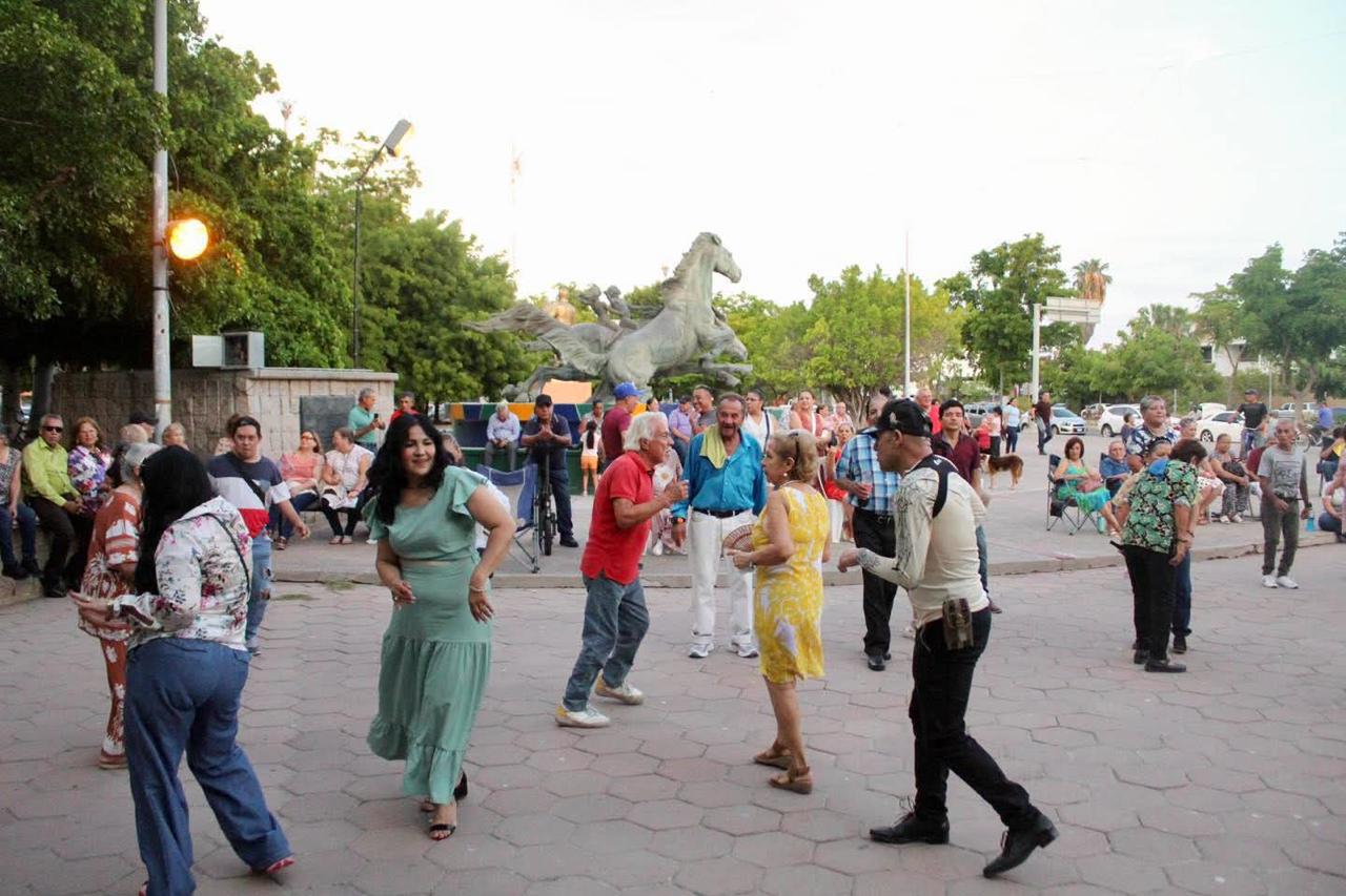 Festejarán a los abuelos con baile y sorpresas en plazuela de Los Mochis