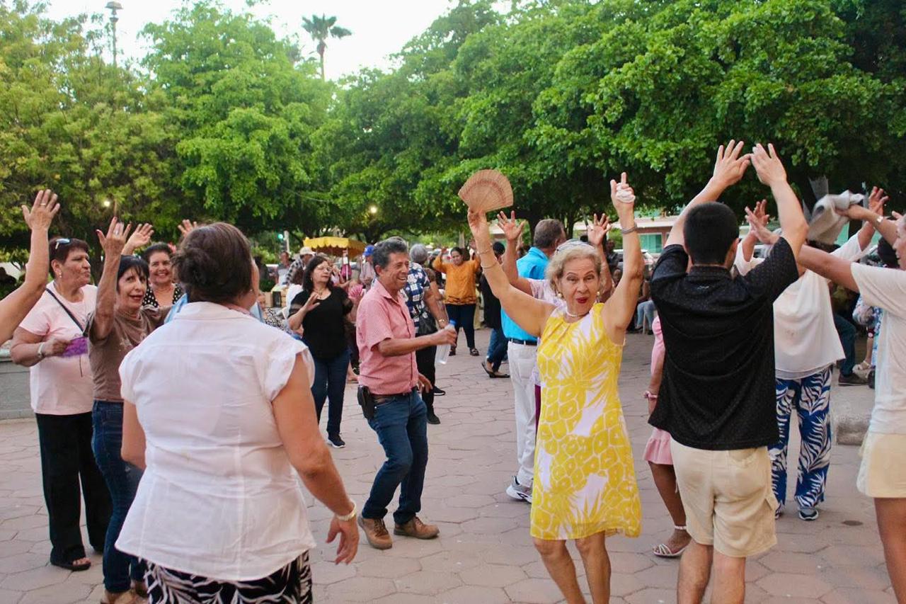 Festejarán a los abuelos con baile y sorpresas en plazuela de Los Mochis