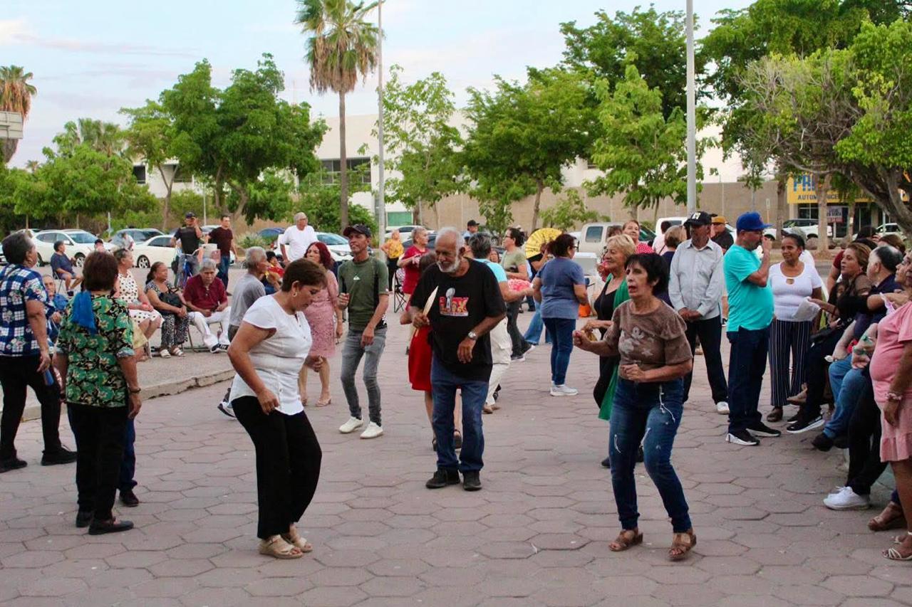 Festejarán a los abuelos con baile y sorpresas en plazuela de Los Mochis