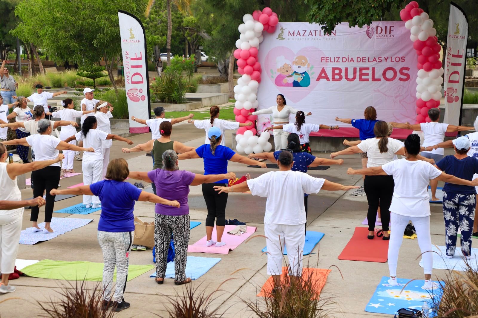 Festejo del Día de los Abuelos por el DIF Mazatlán